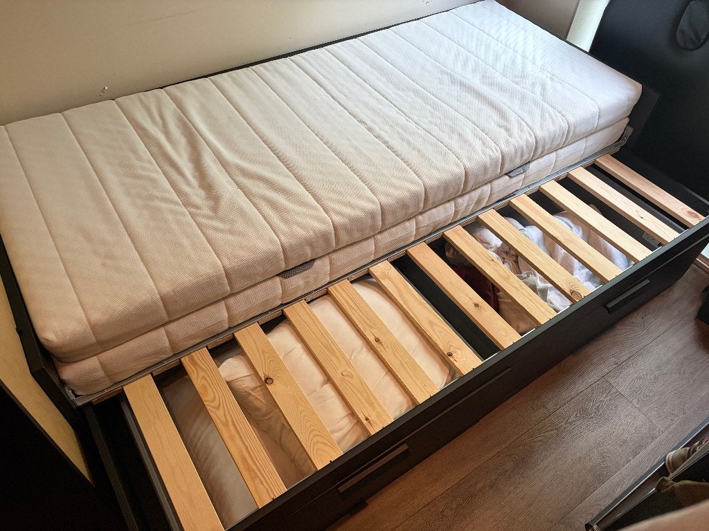 2 persoons uitschuifbaar bed met 2 lades, Huis en Inrichting, Slaapkamer | Bedden, Ophalen, Zwart, Tweepersoons, Zo goed als nieuw