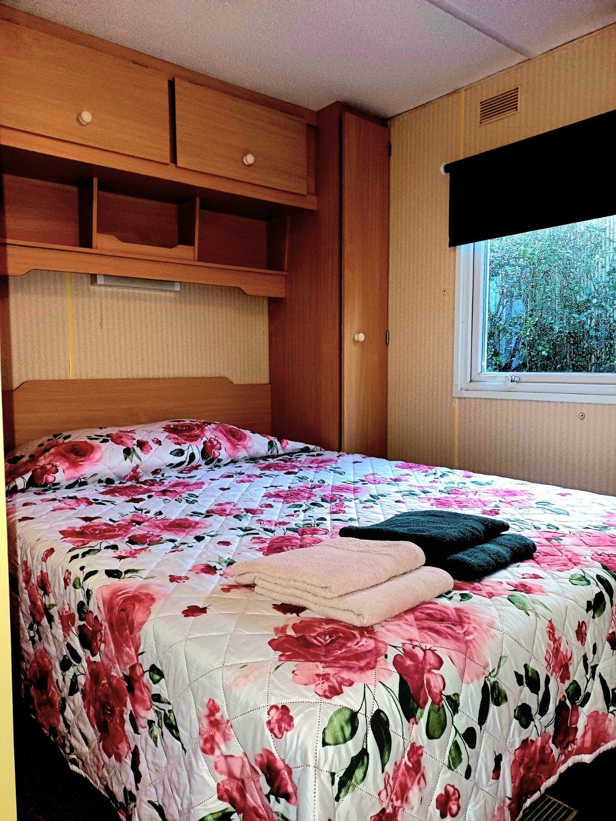Instapklaar chalet. 3 slaapkamers. Géén parkkosten tot 2027