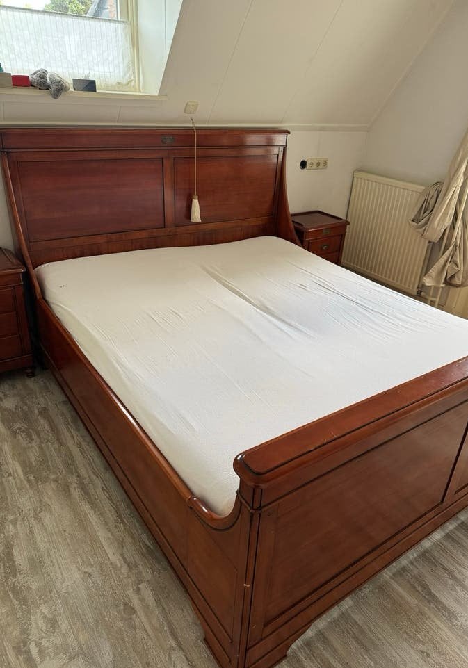 Kersenhouten tweepersoonsbed Novio Forum 180x220cm, Ophalen