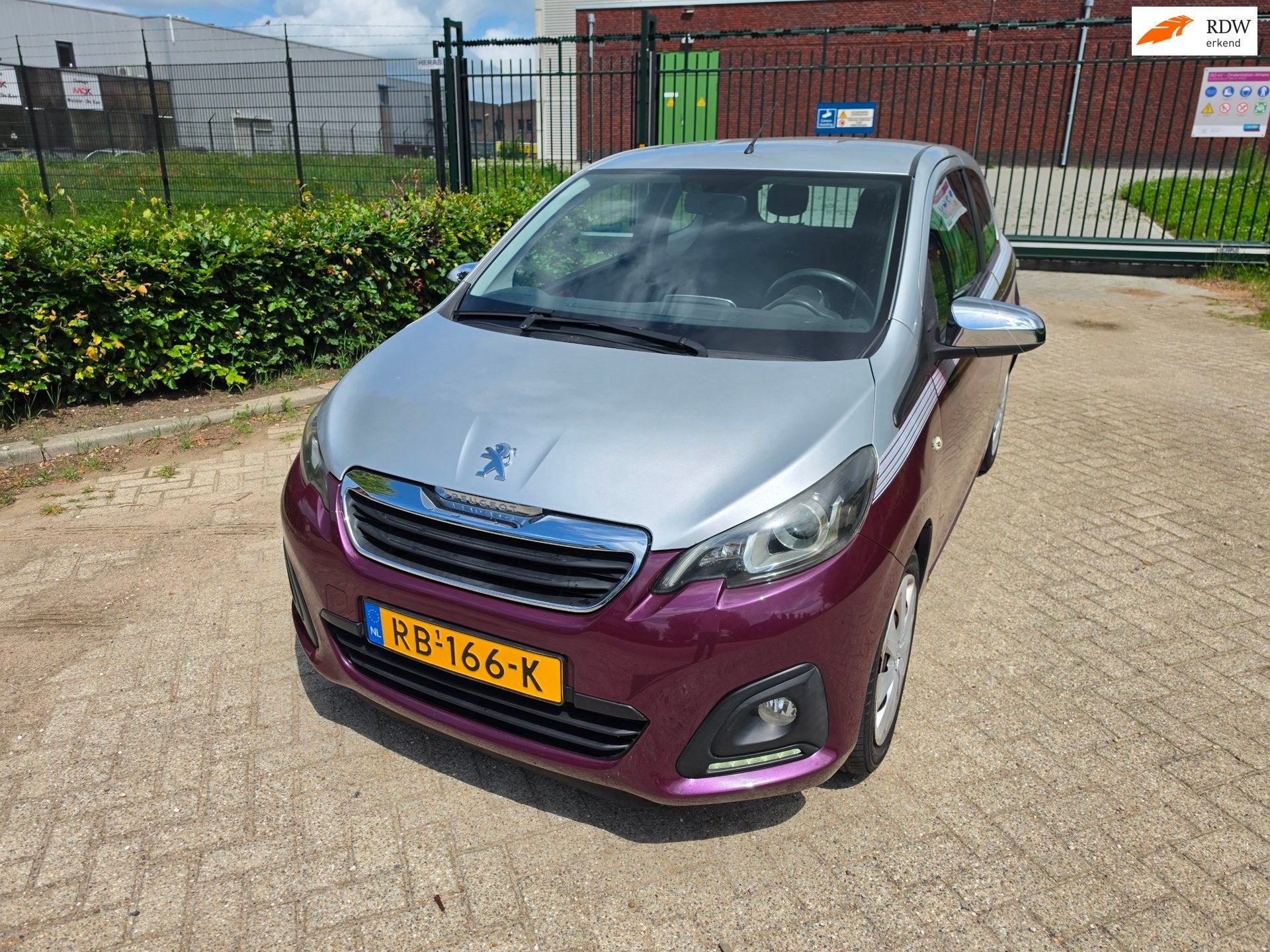 Peugeot 108 1.2 Puretech Allure TWO TONE PDC UNIEK!, Voorwielaandrijving, Euro 5, Gebruikt, 840 kg