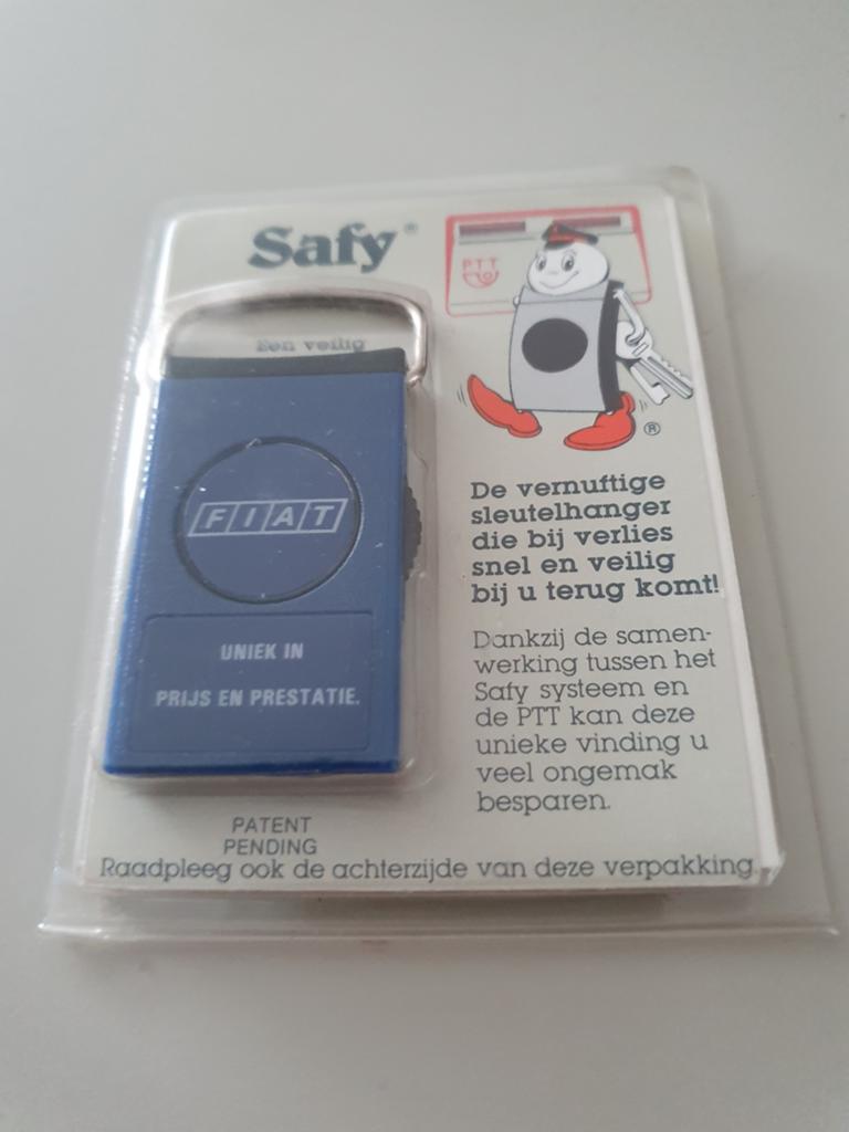 FIAT sleutelhanger,  nieuw in verpakking,  vintage, Ophalen of Verzenden, Nieuw, Merk