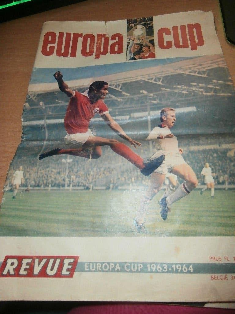 Europa Cup Revue 1963-1964 en 1969-1970 2x Voetbal Magazine, Gelezen, Verzenden, Revue, Balsport