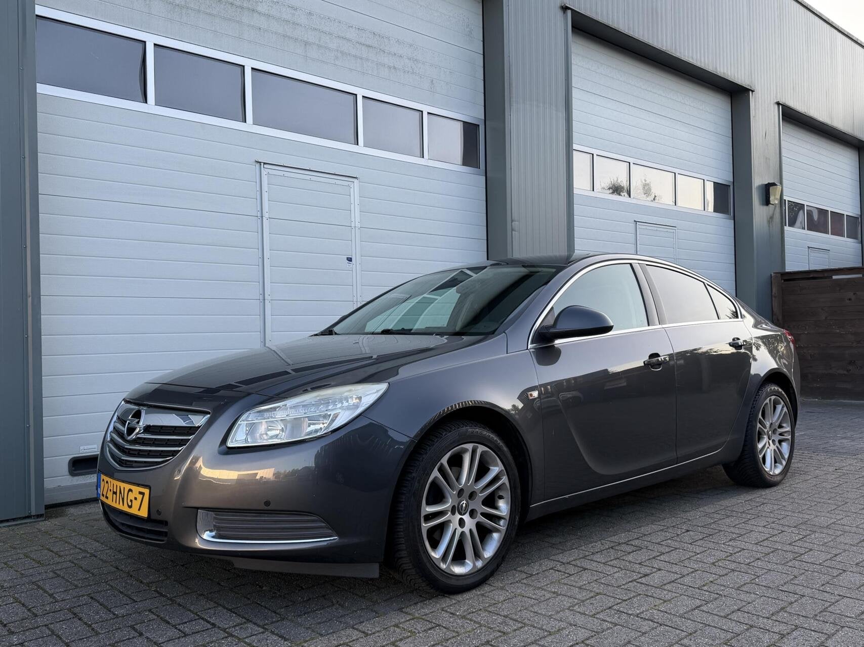 Opel Insignia 1.6 Edition Airco Trekhaak Navi Carplay, Voorwielaandrijving, Euro 5, Gebruikt, 4 cilinders