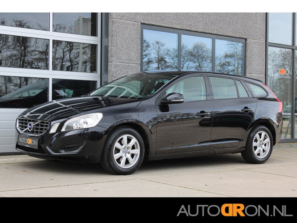 Volvo V60 1.6 T3 Kinetic Trekhaak Cruise Control Climate Con, Auto's, Voorwielaandrijving, Stof, Gebruikt, Zwart