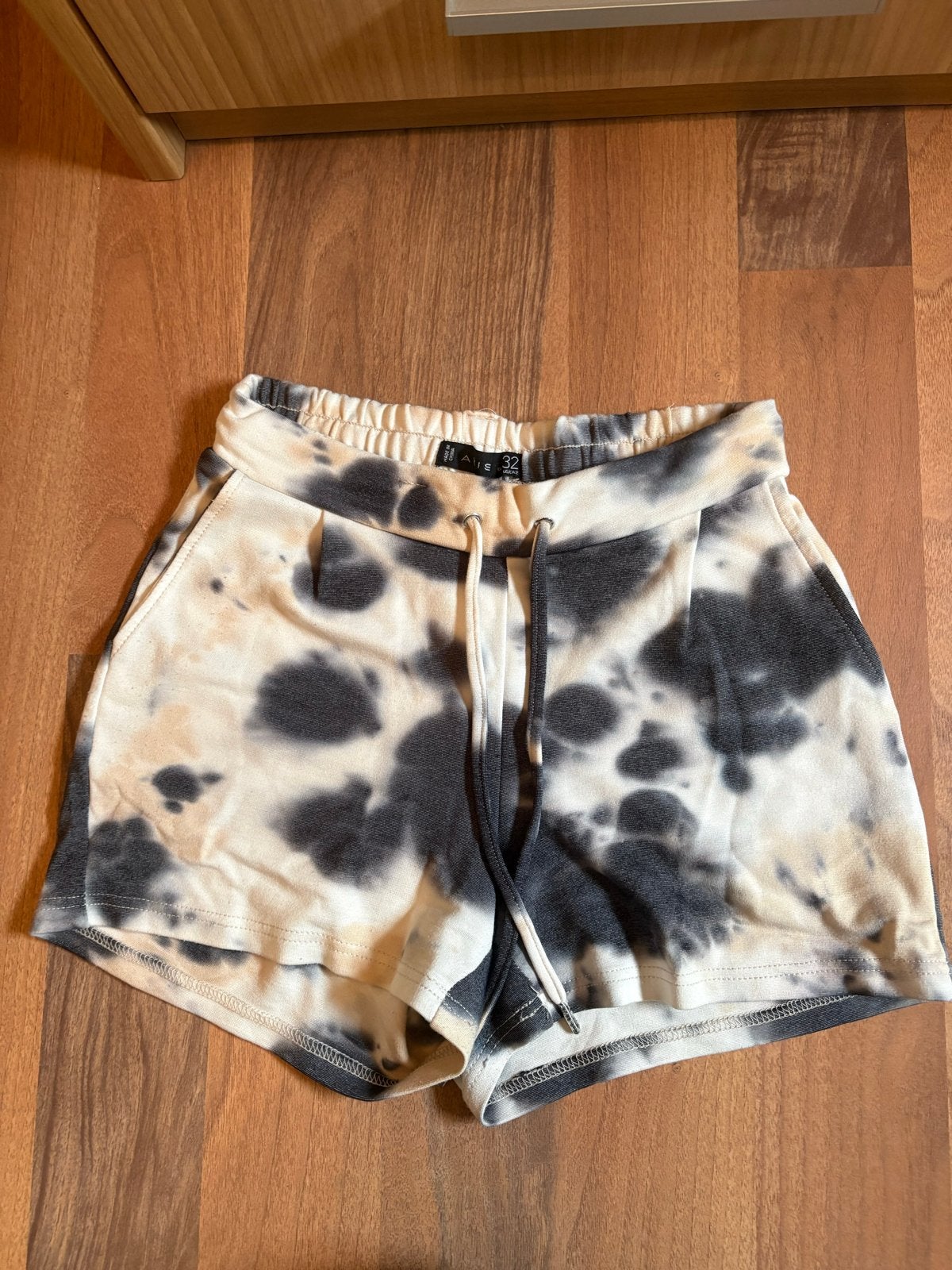 Korte Tie-Dye Broek - Maat 32, Zwart, Ophalen of Verzenden, Maat 34 (XS) of kleiner, Gedragen