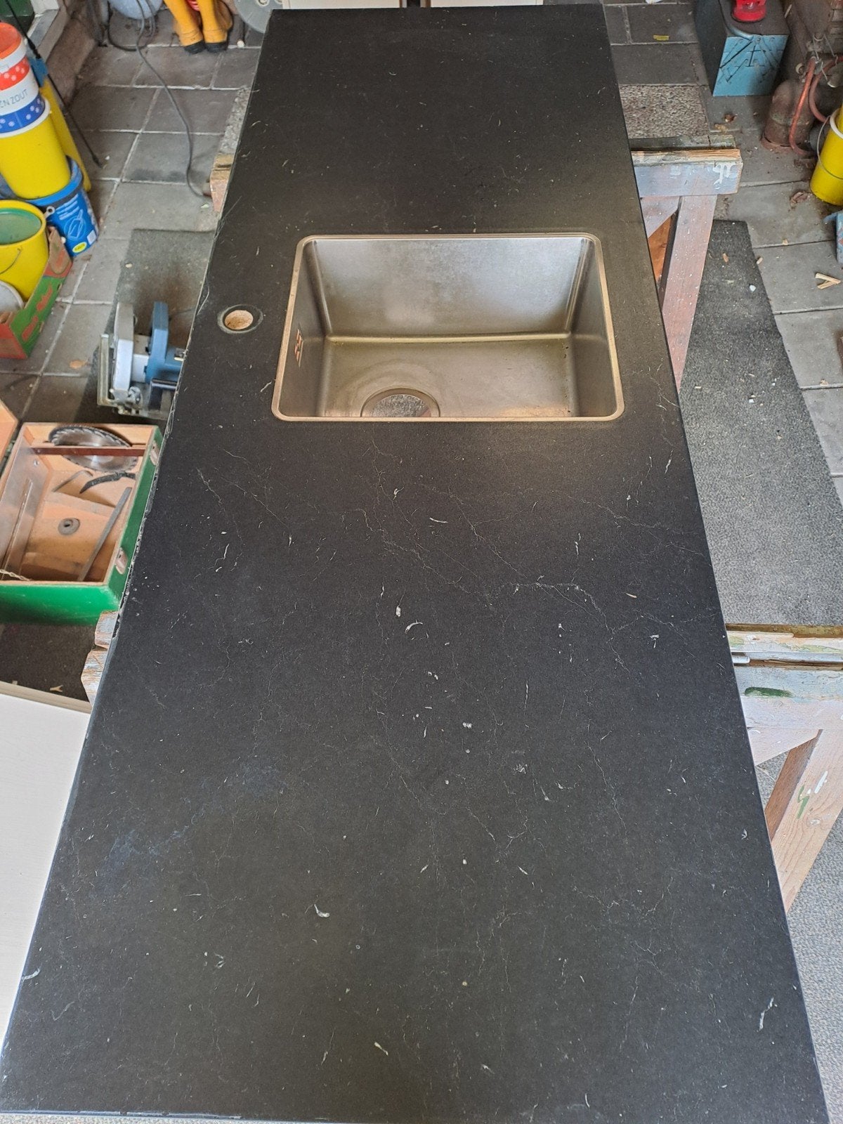 Te koop een aanrechtblad met wasbak + sifon  167 x60 x4 cm, Ophalen, Gebruikt, Zwart, 150 tot 200 cm