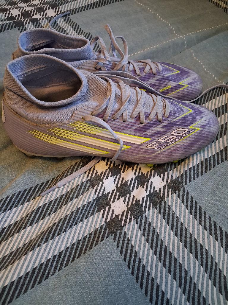 Voetbalschoenen Adidas F50, Maat XS of kleiner, Schoenen, Ophalen of Verzenden, Zo goed als nieuw