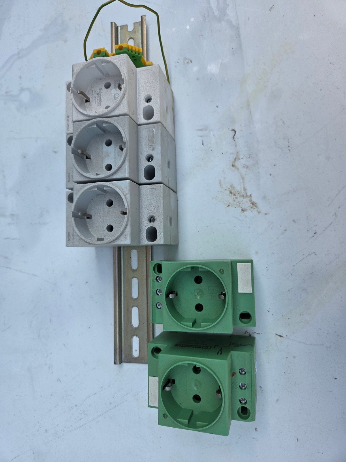 Din rail stopcontact, Ophalen of Verzenden
