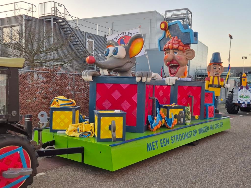Mooie carnavalswagen / loopgroep compleet met 28 pakken, Hobby en Vrije tijd, Feestartikelen | Verhuur, Ophalen, Carnaval