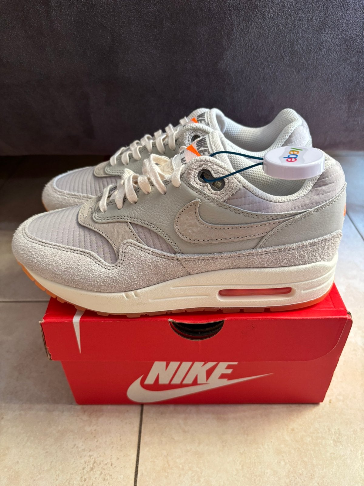 Nike Air Max 1 Light Iron Ore Total Orang EU39, Overige kleuren, Nike, Nieuw, Ophalen of Verzenden