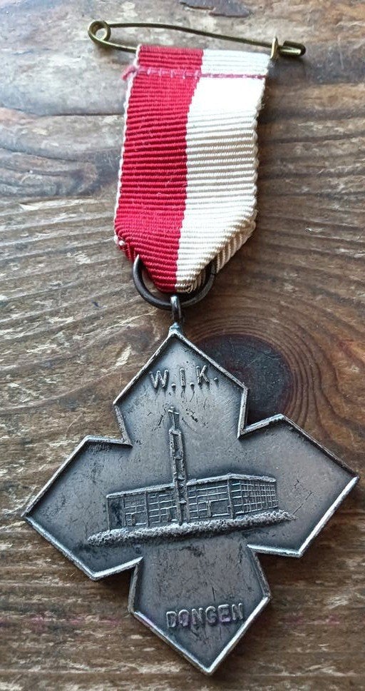 Historische W.I.K. Dongen Medaille met Lint, Ophalen of Verzenden, Overige materialen, Nederland