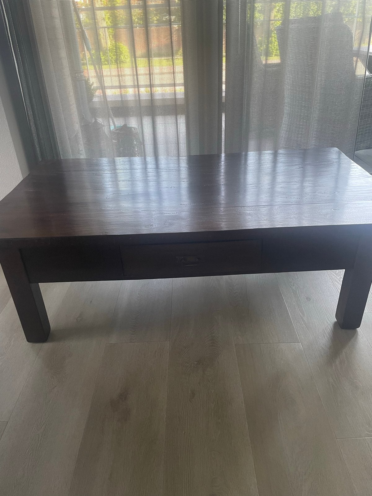 Robuuste teakhouten salontafel met lades, Ophalen, Gebruikt, 100 tot 150 cm, 150 tot 200 cm