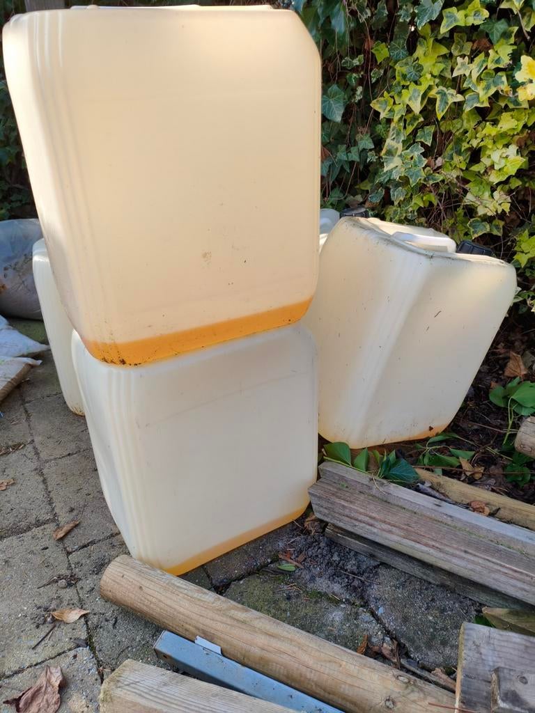 Jerrycans 30 liter, Minder dan 75 liter, Ophalen of Verzenden, Gebruikt, Kunststof