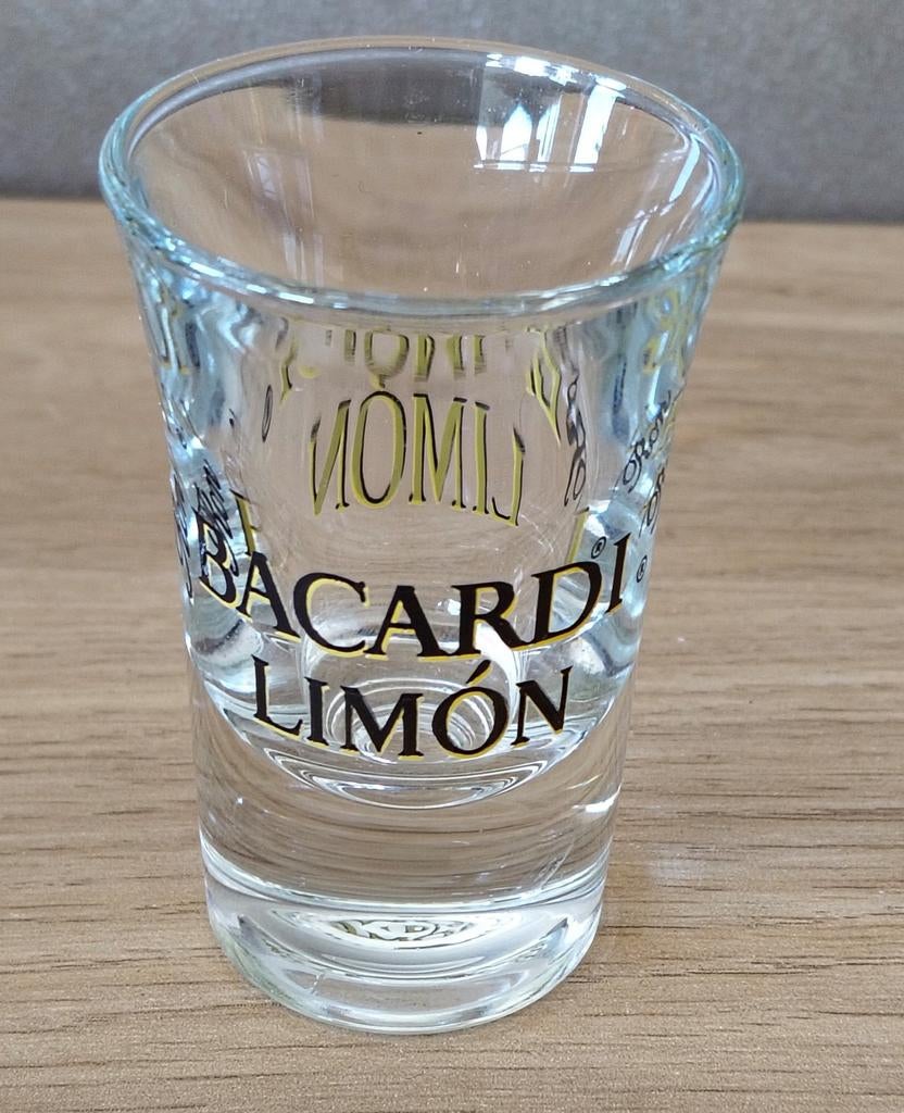 NIEUW*BACARDI LEMÓN GLAASJE*MERK GLAS, Verzenden, Nieuw, Borrel- of Shotglas