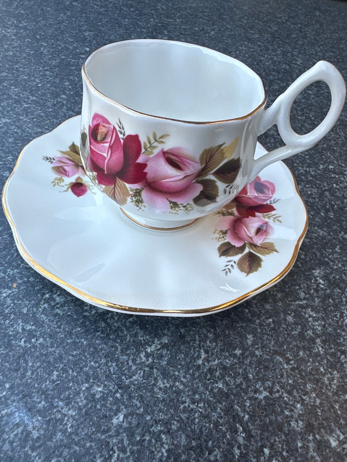 Puntgaaf Royal Albert Old Country Roses kop en schotel, Antiek en Kunst, Ophalen of Verzenden