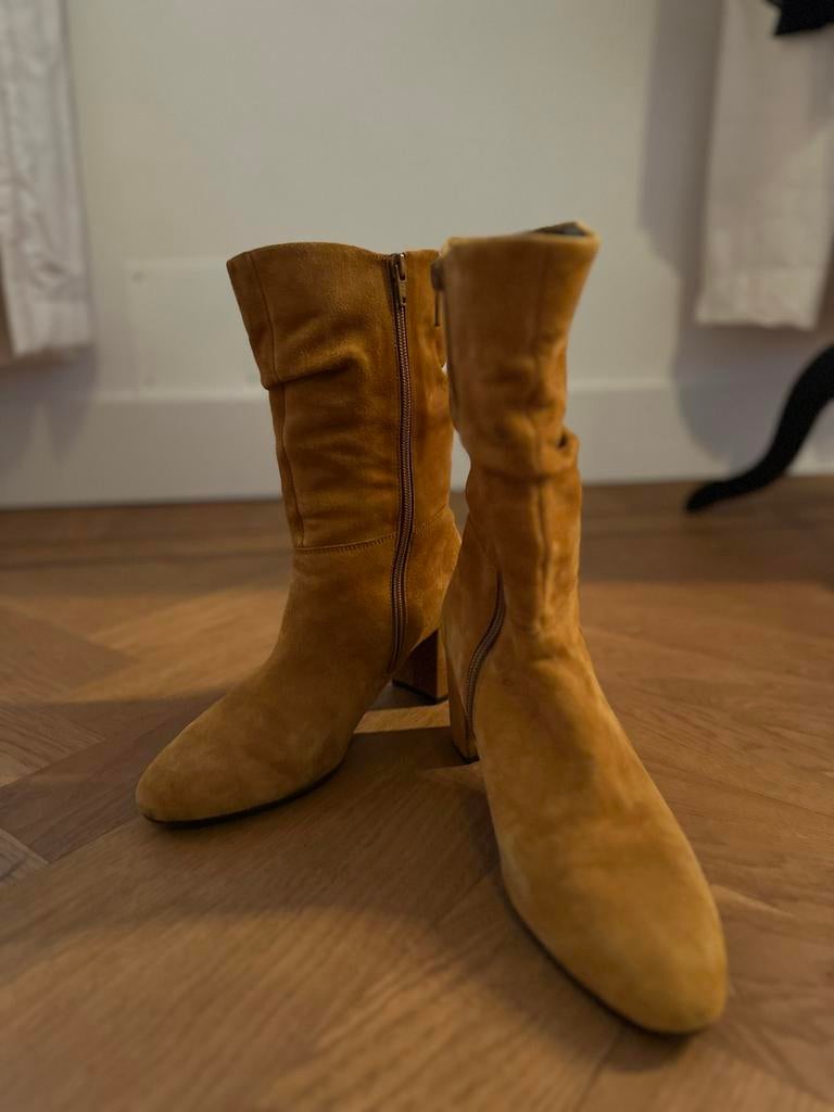 Gabor suède laarsjes okergeel maat 40,5 (7UK), Kleding | Dames, Schoenen, Ophalen of Verzenden, Gedragen, Geel, Lage of Enkellaarzen