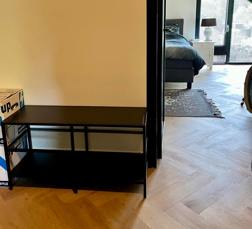 I.Z.G.S Ikea tafel/kast met midden glasplaat., Ophalen of Verzenden, Zo goed als nieuw
