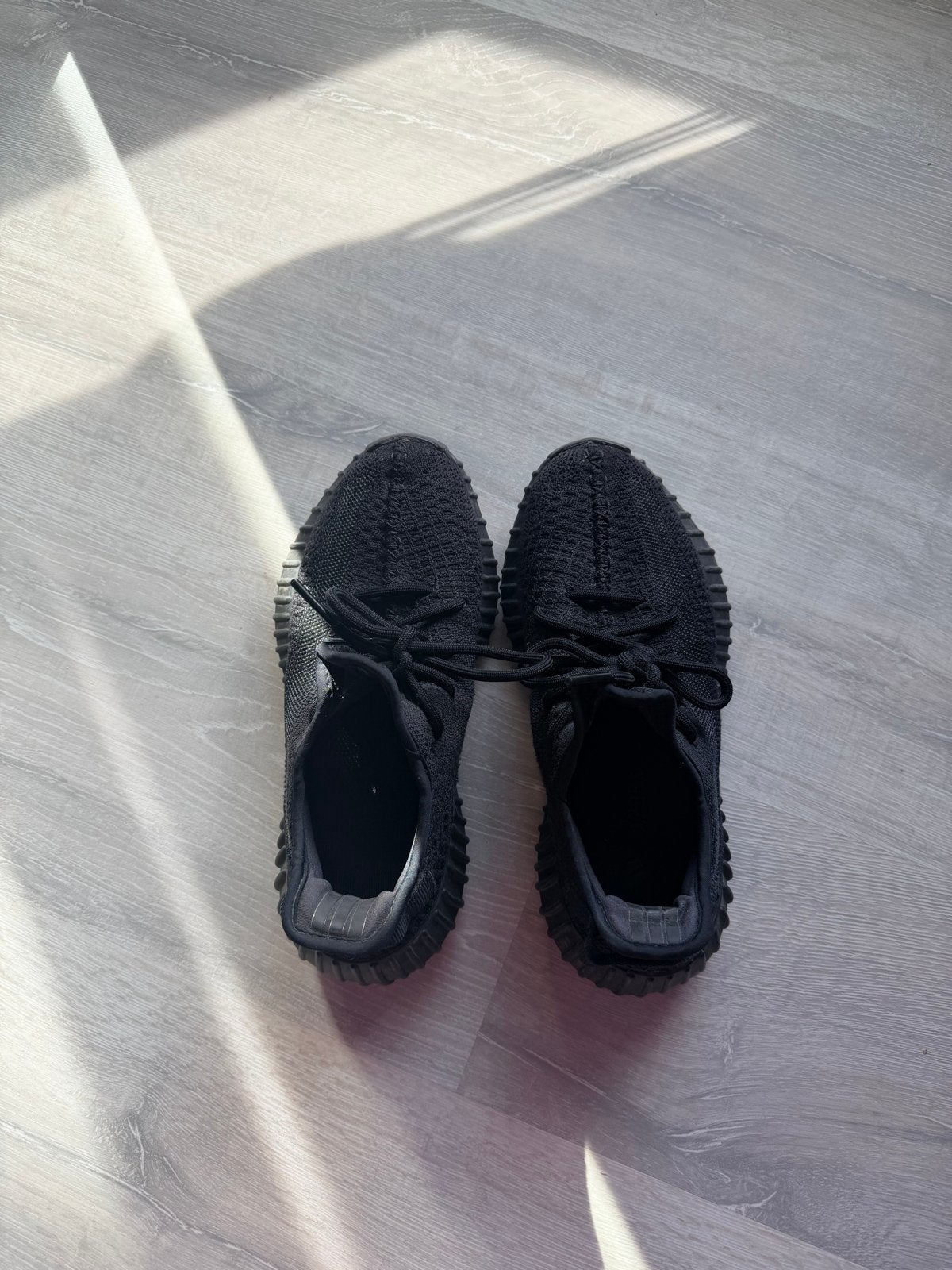 Adidas Yeezy Boost 350 V2 Black - Maat 38, Zwart, Ophalen of Verzenden, Sneakers of Gympen, Gedragen