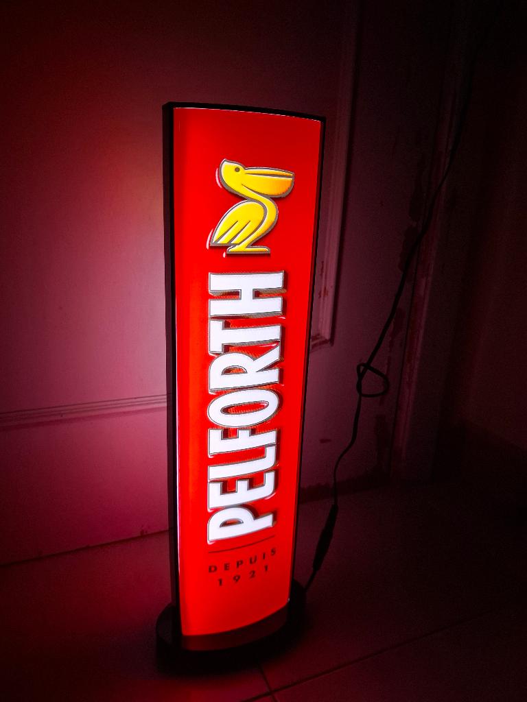 lichtreclame Pelforth bier, Verzamelen, Merken en Reclamevoorwerpen, Ophalen of Verzenden, Nieuw, Lichtbak of (neon) lamp