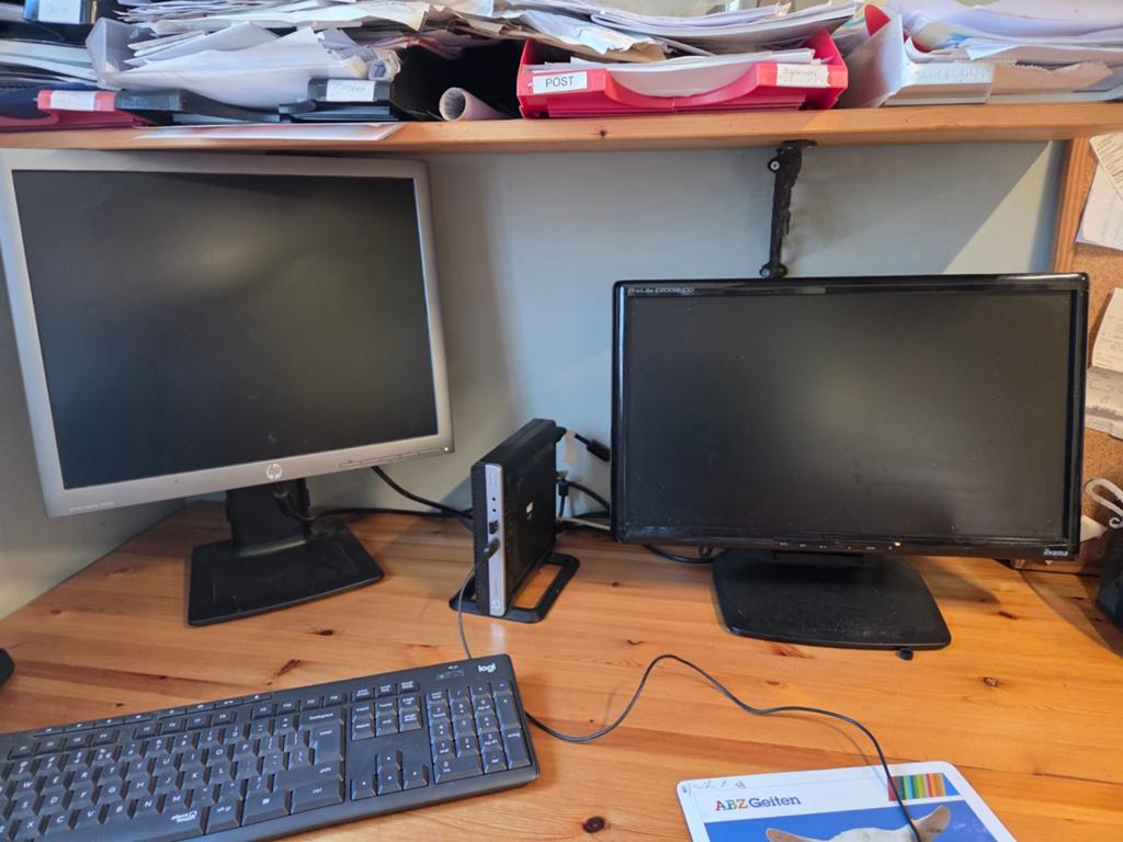 Set van 2 gebruikte monitoren (HP en Iiyama), Computers en Software, Monitoren, Ophalen, Kantelbaar, Onbekend, LED