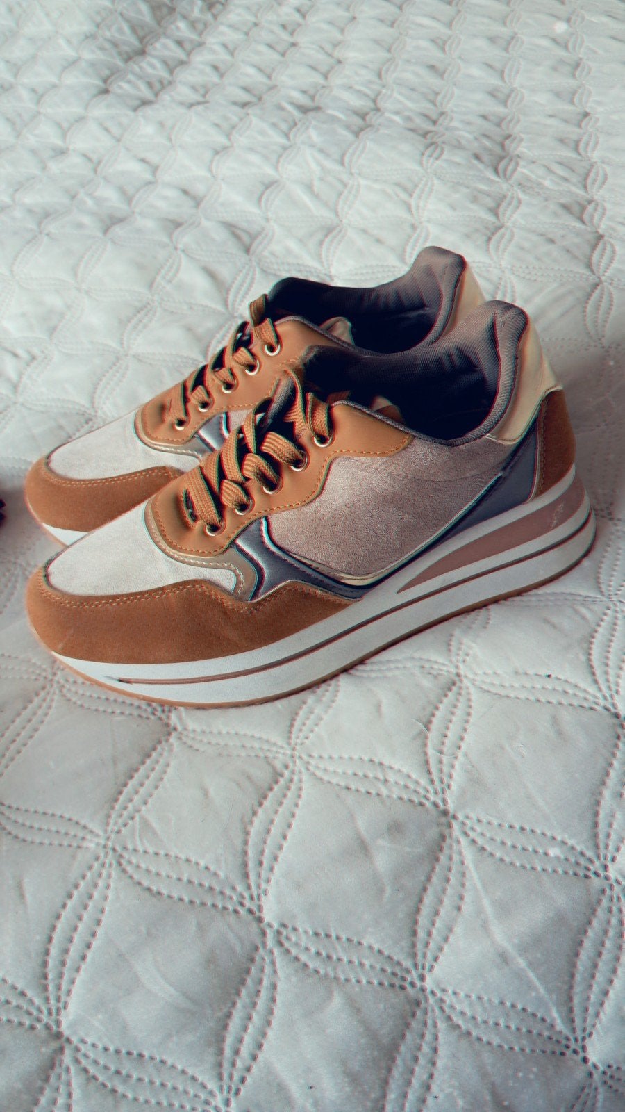 Mooie terra sneakers met gouden details, Ophalen of Verzenden, Zo goed als nieuw, Sneakers of Gympen