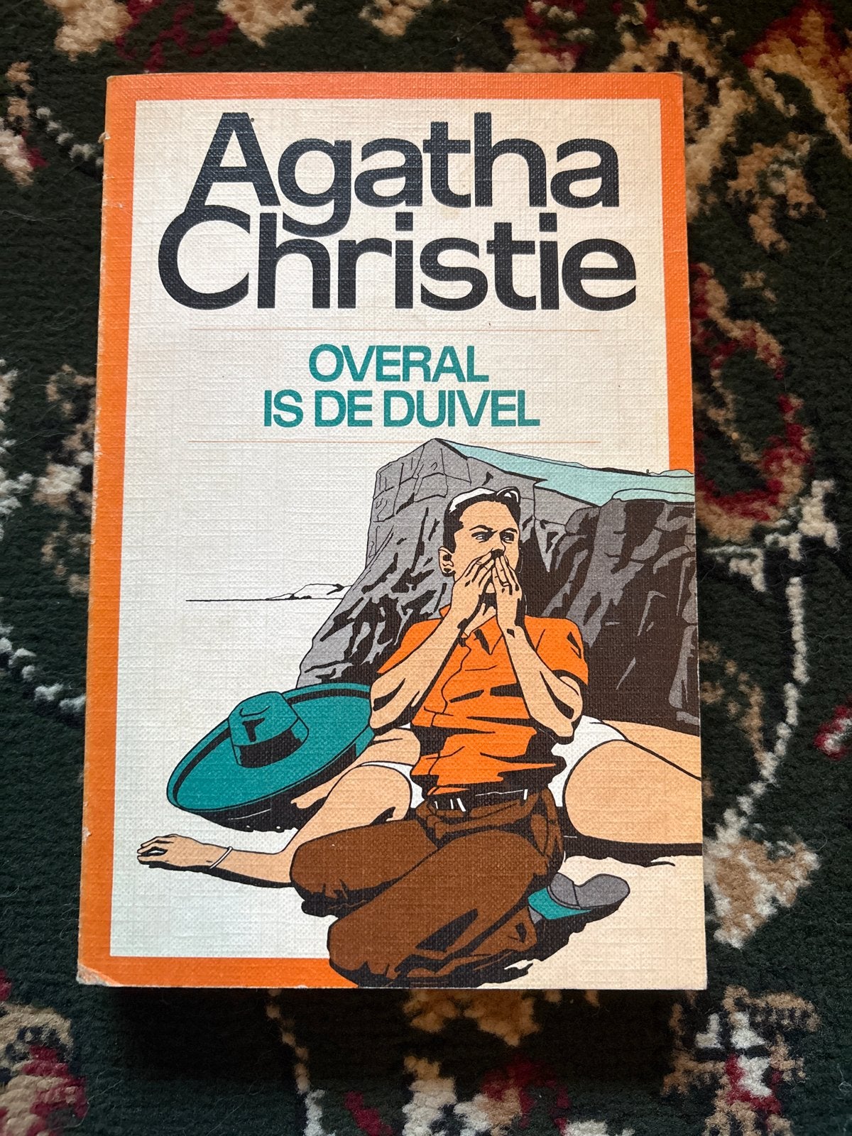 Agatha Christie - Overal is de Duivel (Hercule Poirot), Boeken, Ophalen of Verzenden, Gelezen