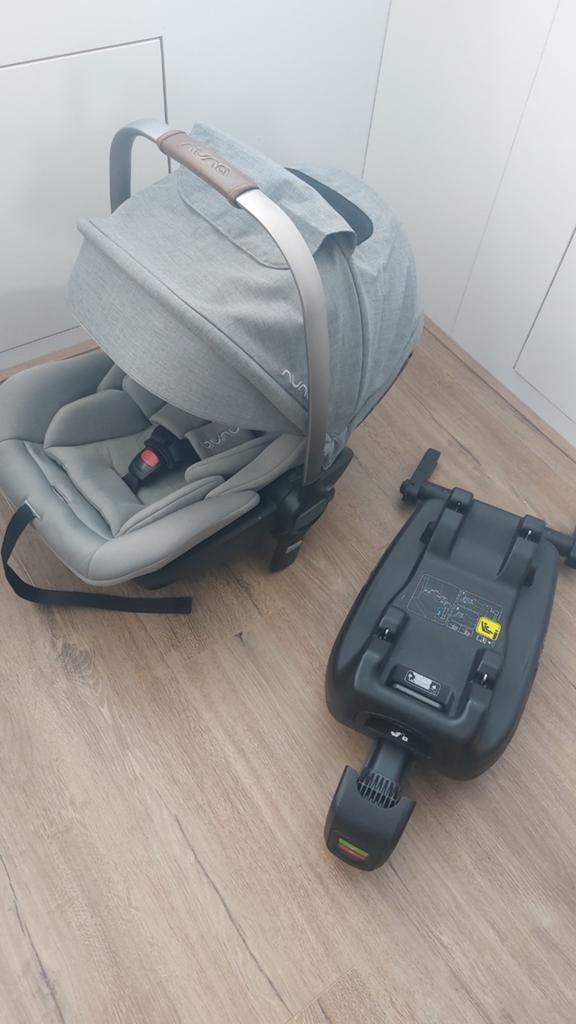 Nuna Pipa autostoel grijs maxicosi & Isofix base, Zijbescherming, Zo goed als nieuw, Isofix, 0 t/m 13 kg