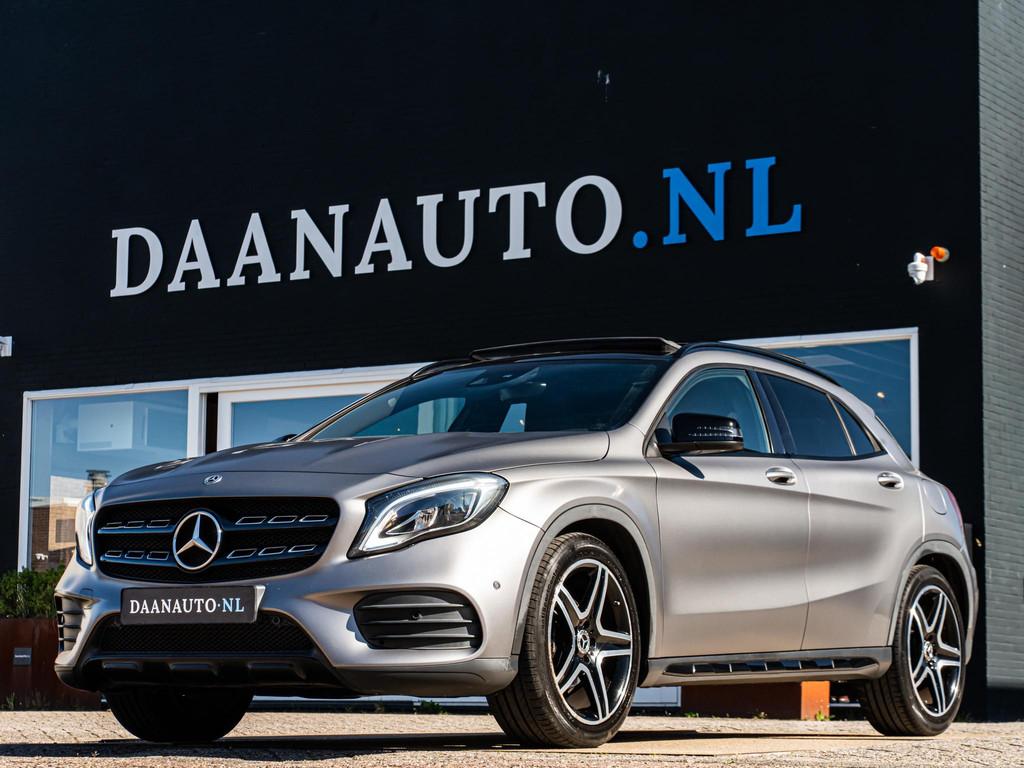 Mercedes-Benz GLA180 AMG Night Pano Magno Keyless Camera, Gebruikt, 4 cilinders, 715 kg, Leder en Stof