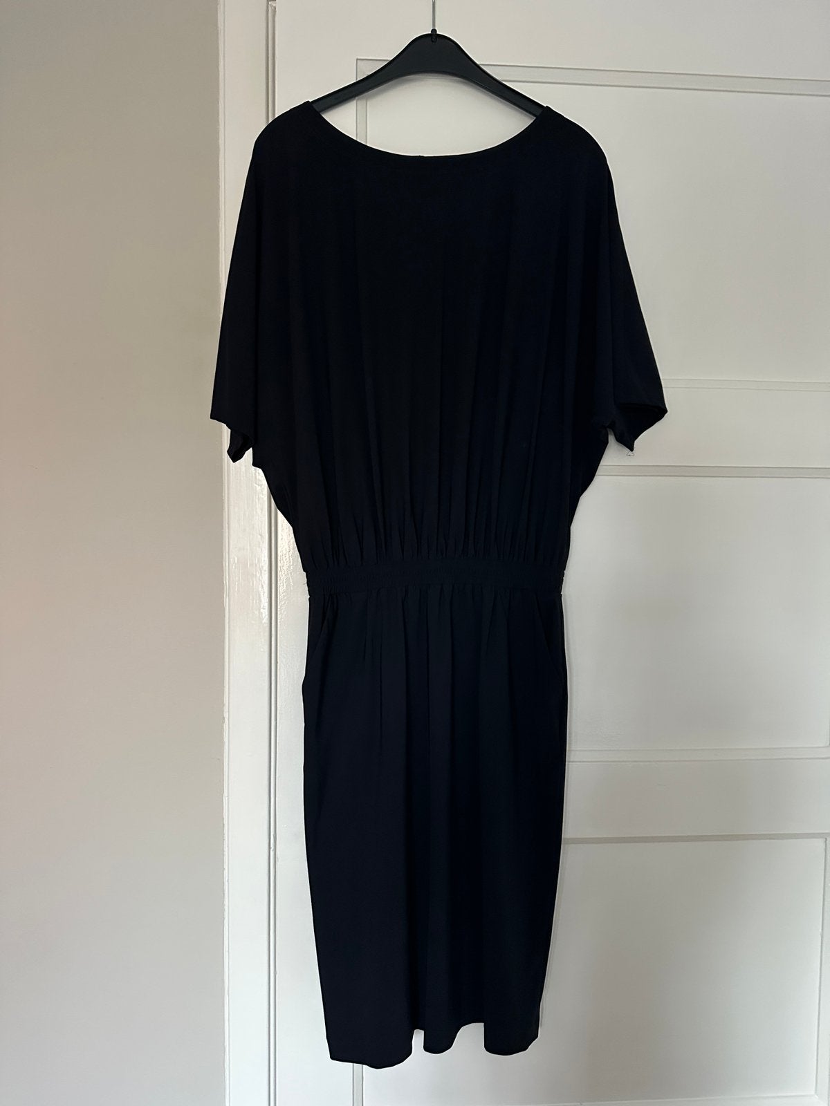 LaDress travel jurk zwart maat s, Kleding | Dames, Jurken, Zwart, Ophalen of Verzenden, Zo goed als nieuw, Knielengte