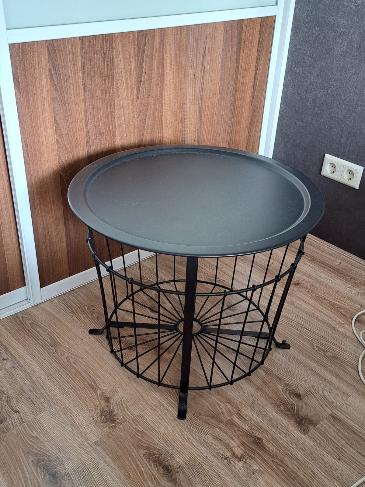 Zwarte metalen bijzettafel Ikea Gualov, Minder dan 55 cm, Gebruikt, Modern, Industrieel, Metaal of Aluminium