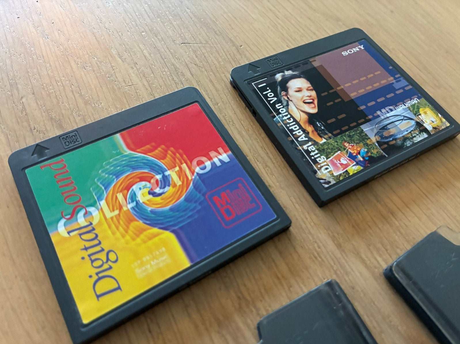 Sony minidisc origineel beschreven 2 originele mindiscs, Ophalen of Verzenden, Minidisc-speler