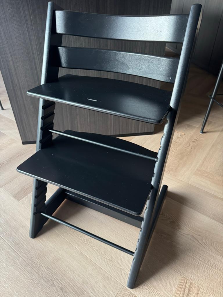 Stokke Tripp Trapp kinderstoel met accessoires - Zwart, Ophalen, Zo goed als nieuw, Meegroeistoel, Aanschuifbaar