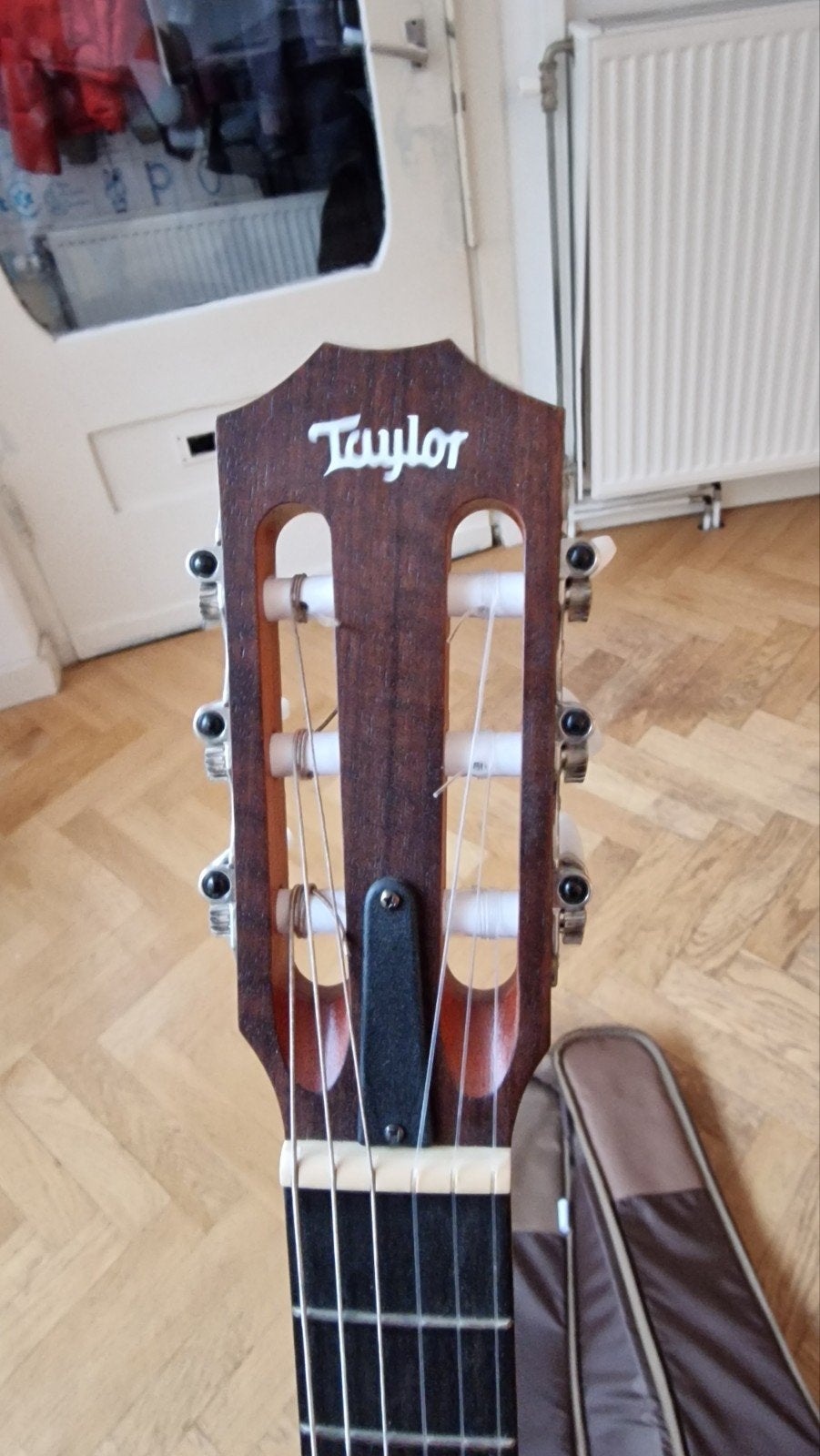 Taylor Academy 12-N Gitaar met extra's, Ophalen, Zo goed als nieuw, Klassieke of Spaanse gitaar, Met koffer