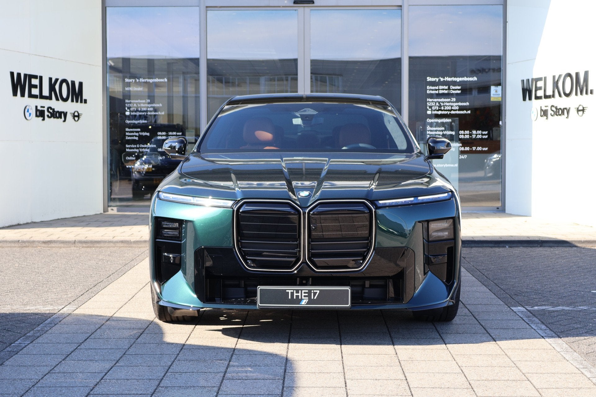 BMW i7 60 xDrive M Sport / Panoramadak Sky Lounge / Trekhaak, Auto's, Automaat, Dealer onderhouden, 2670 kg, Stoelverwarming