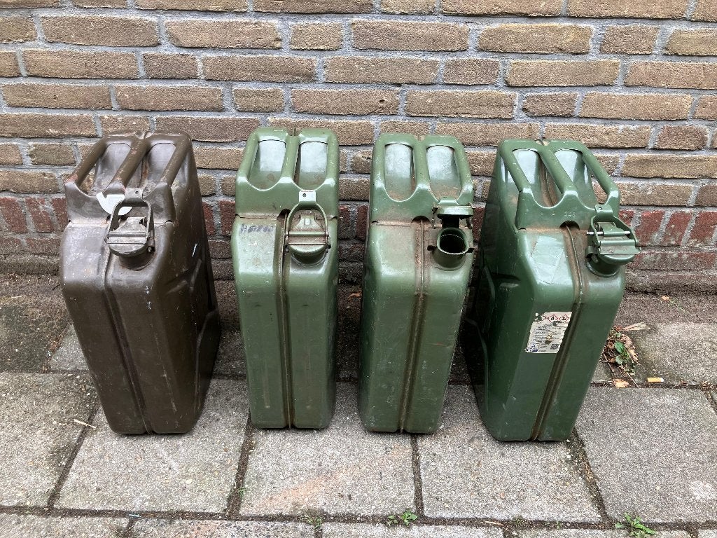 4 x Militaire jerrycans +Kist., Verzamelen, Ophalen, Landmacht, Nederland, Kist of Geocache