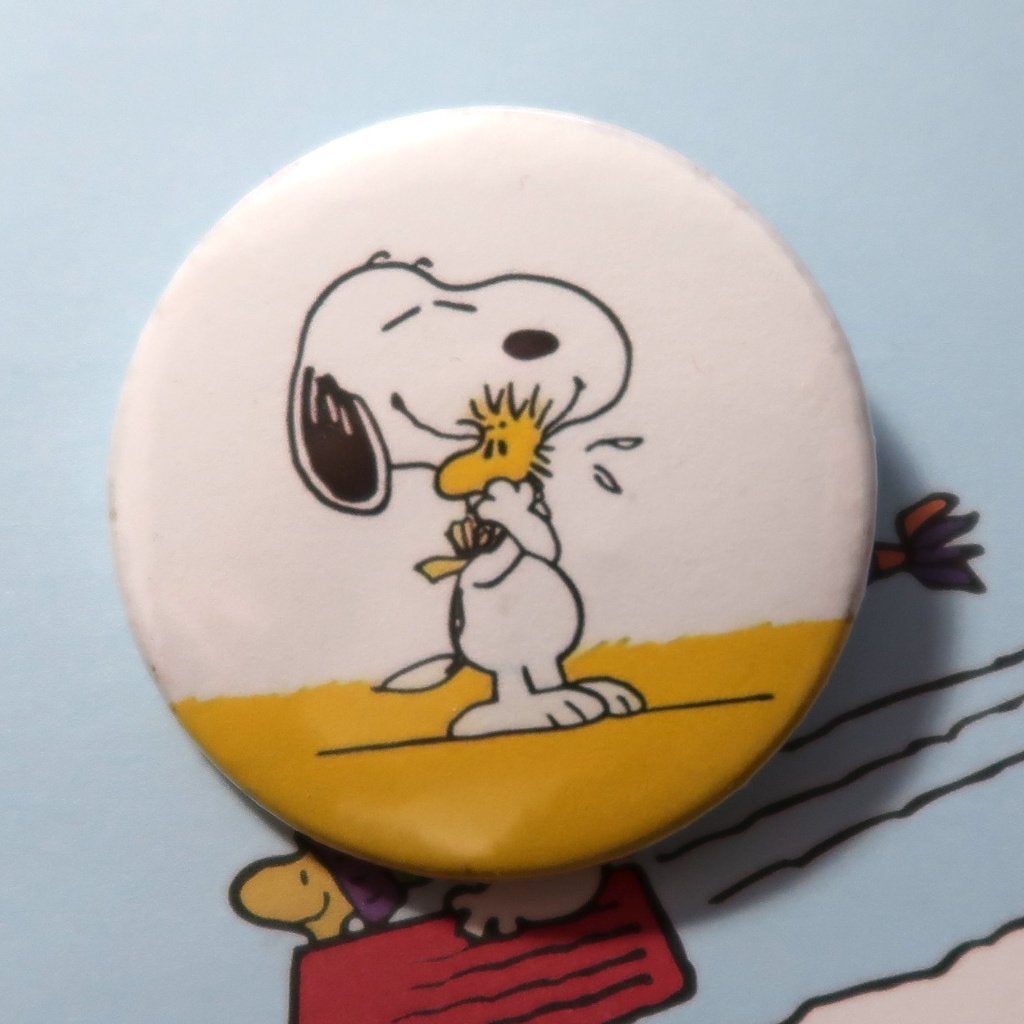 Peanuts Comics Snoopy Woodstock 44MM Pin Badge Broche Button, Verzamelen, Stripfiguren, Verzenden, Snoopy, Nieuw, Overige typen