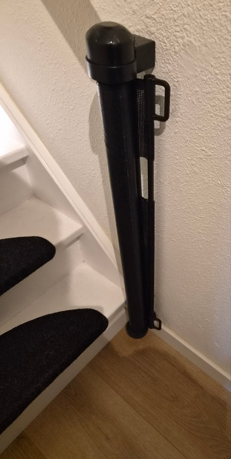 Oprolbaar veiligheidshekje voor trap of deuropening, Kinderen en Baby's, Traphekjes, Ophalen, Overige materialen, Oprolhekje, Zo goed als nieuw
