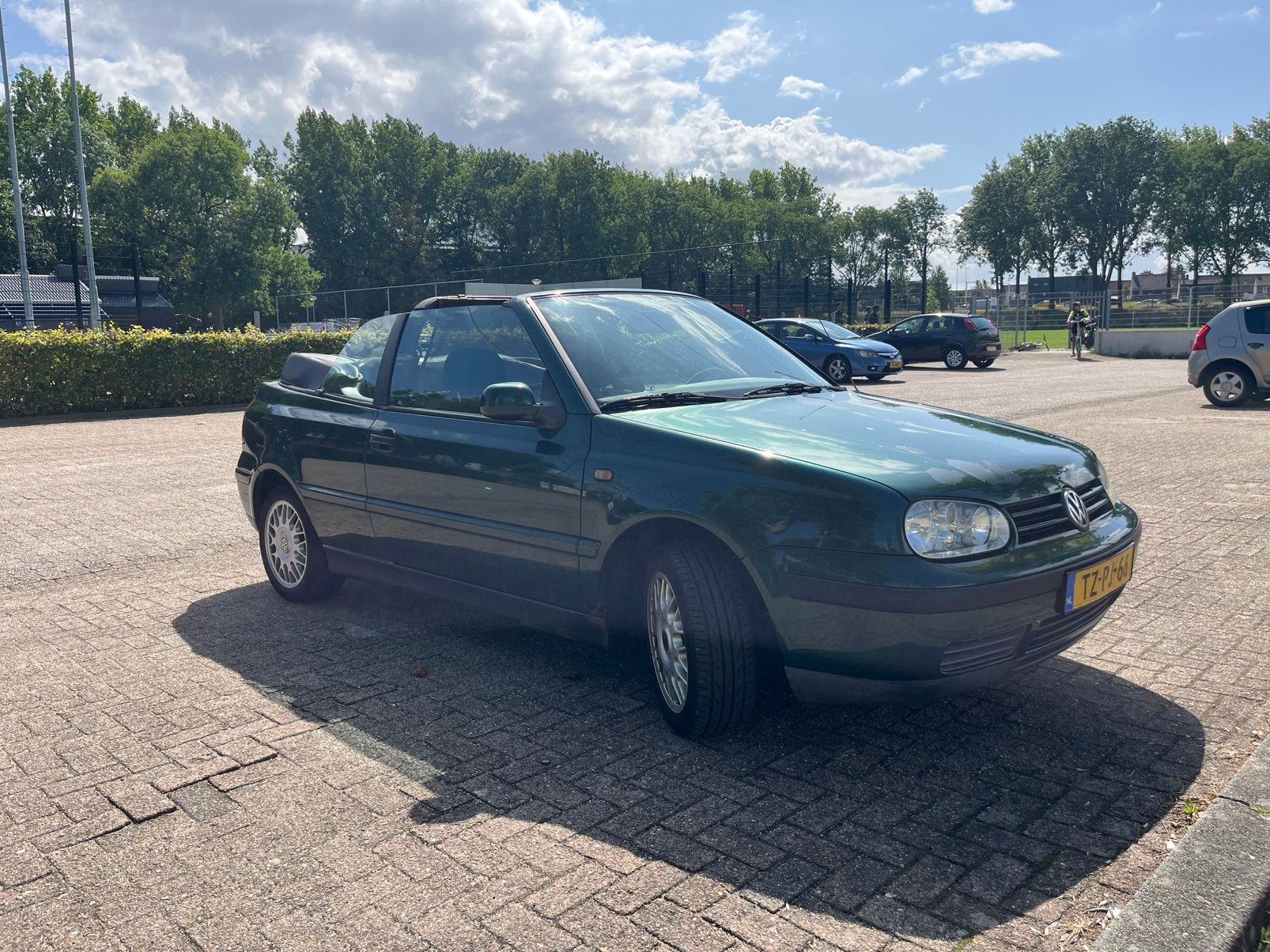 Volkswagen Golf 1.8 Cabriolet 55KW 1998 Groen, Auto's, Stof, 74 pk, 4 cilinders, Cabriolet