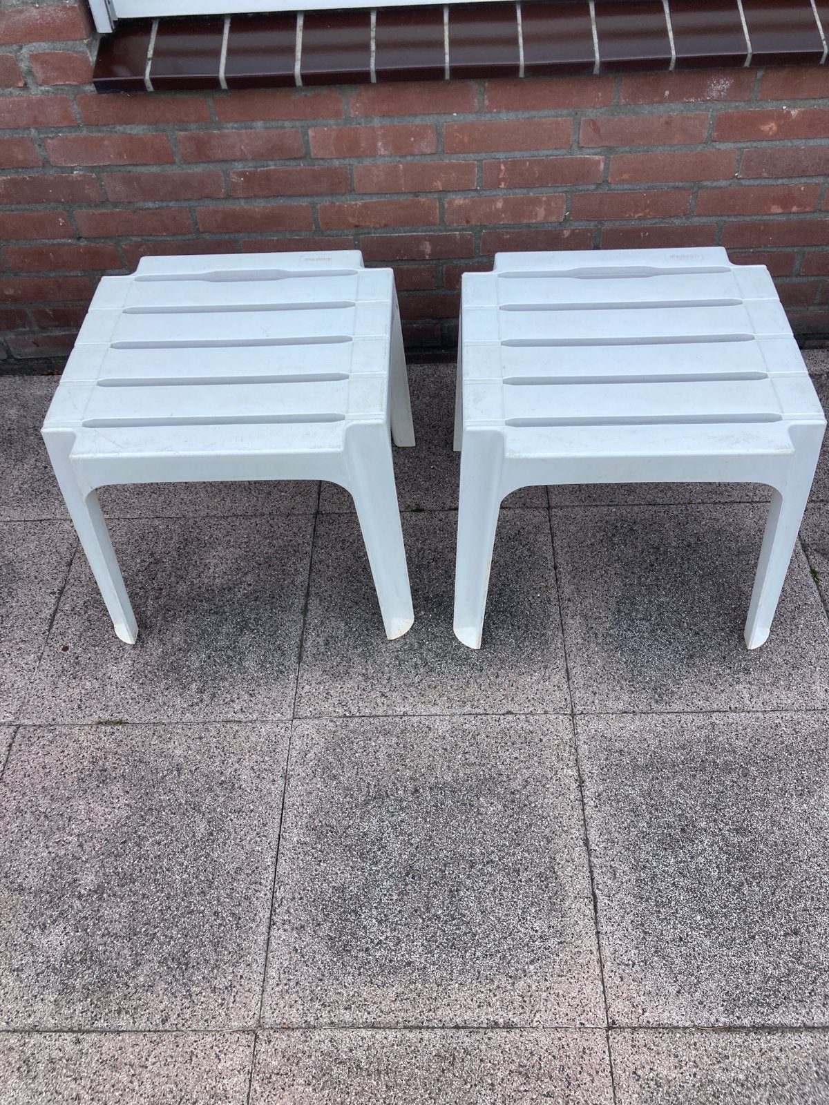 2 Curver voetenbankjes, Ophalen, Gebruikt, Rechthoekig, Minder dan 50 cm