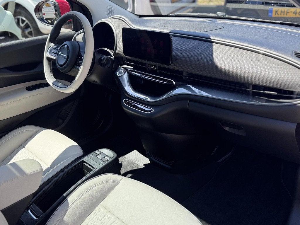 Fiat 500 La Prima 42 kWh | Camera | Panoramadak | JBL, Auto's, Fiat, Gebruikt, 118 pk, 4 stoelen, Origineel Nederlands