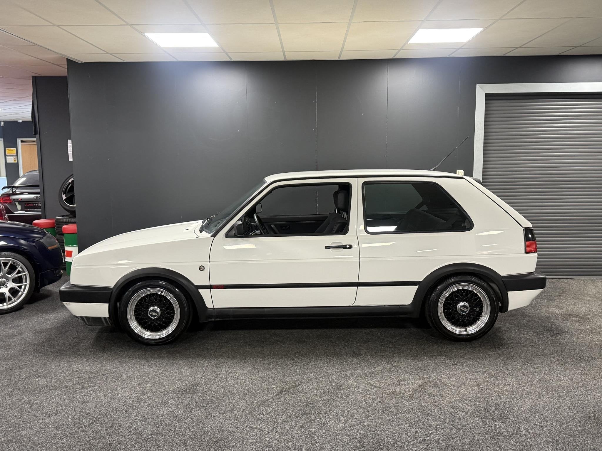 Volkswagen Golf 1.8 GTI Inj. Orig 68904 km Nieuwstaat, Voorwielaandrijving, Dealer onderhouden, Stof, Gebruikt