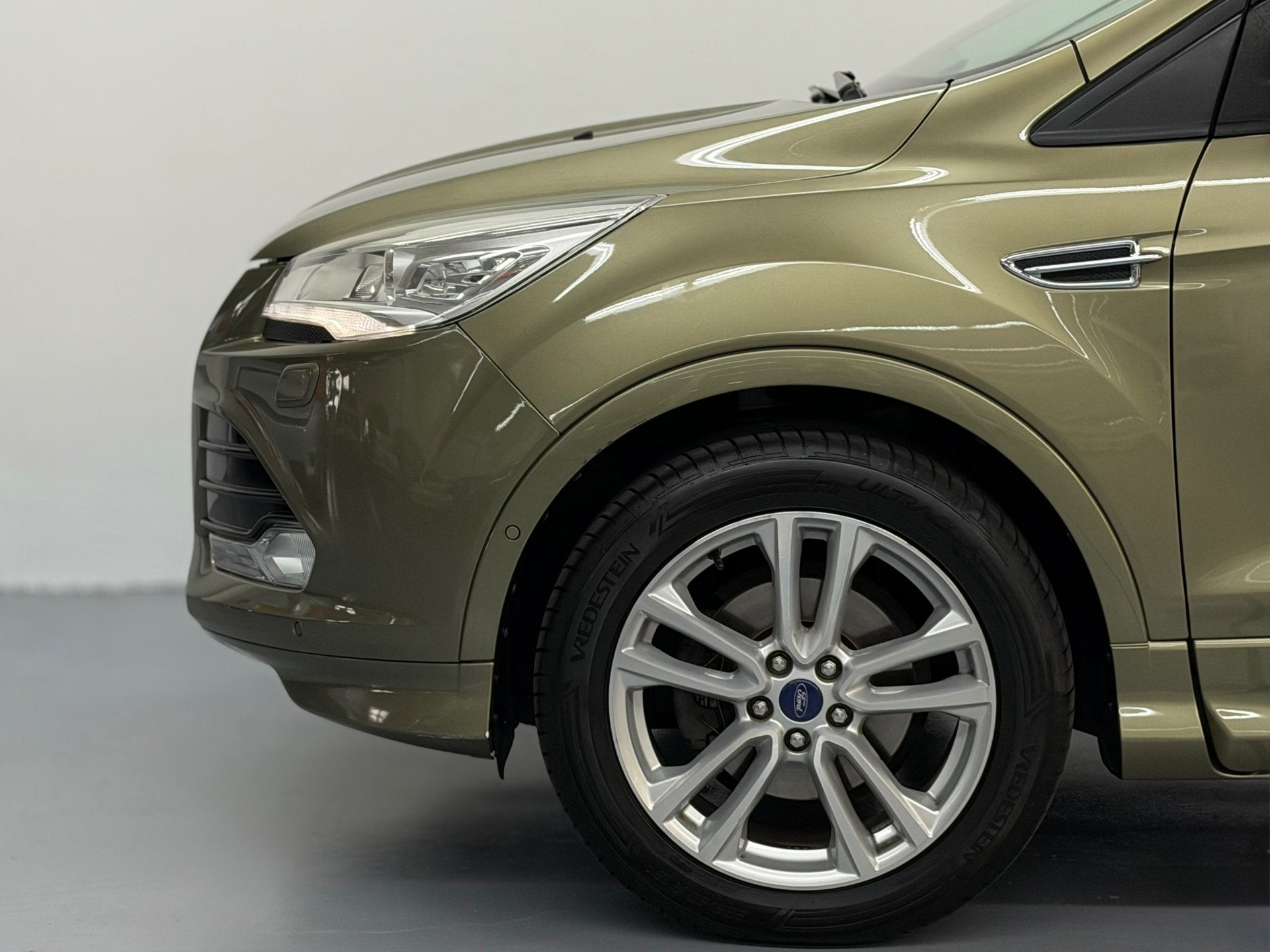 Ford Kuga 1.5 Titanium Styling Pack D.riem VV Nette Auto, Auto's, Dealer onderhouden, 4 cilinders, Leder en Stof, Origineel Nederlands
