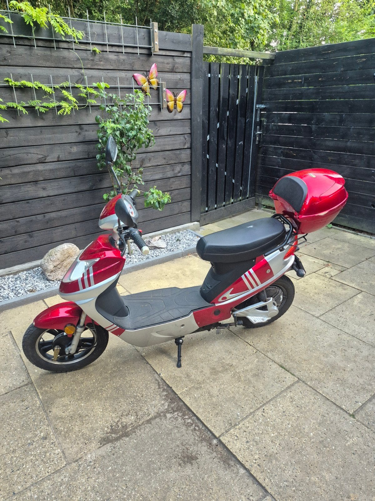 Elektrische scooter rood/zilver - Zo goed als nieuw, Fietsen en Brommers, Scooters | Overige merken, Ophalen, Zo goed als nieuw