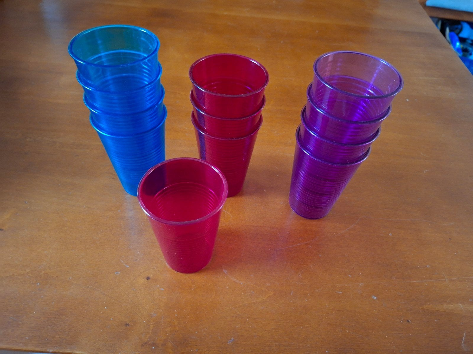 Set van 12 gekleurde plastic bekers, Ophalen, Overige materialen, Gebruikt, Overige stijlen
