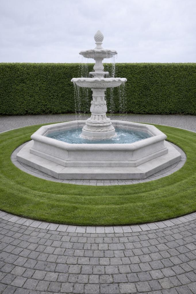 Fontein met achtkant rand betonlook