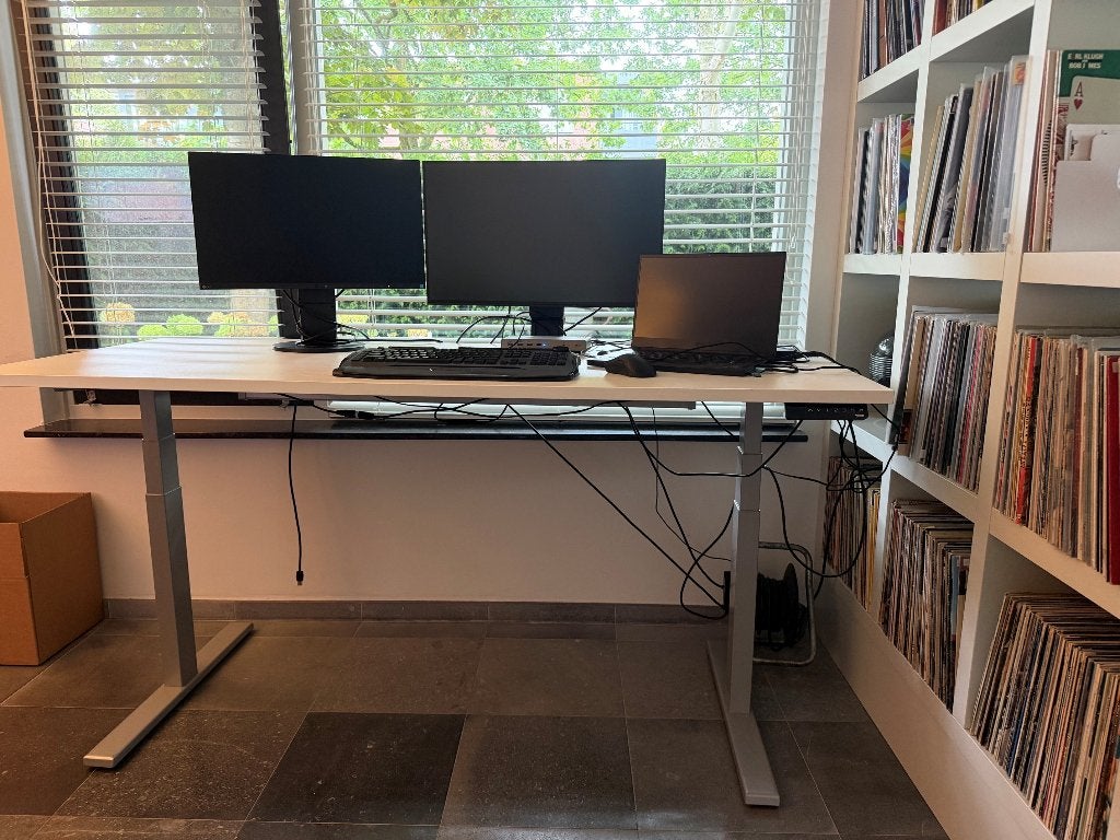 Elektrisch zit-sta bureau Youp Y2, 2 stuks beschikbaar, Ophalen, Zit-sta bureau, 180 cm, In hoogte verstelbaar