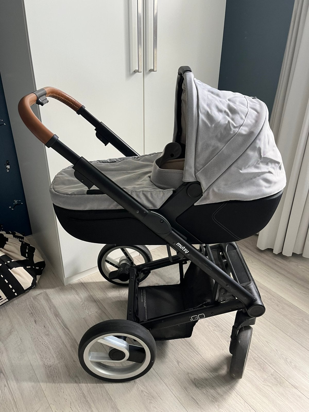 Mutsy Igo Urban Nomad, Kinderen en Baby's, Ophalen, Zo goed als nieuw, Combiwagen, Met reiswieg