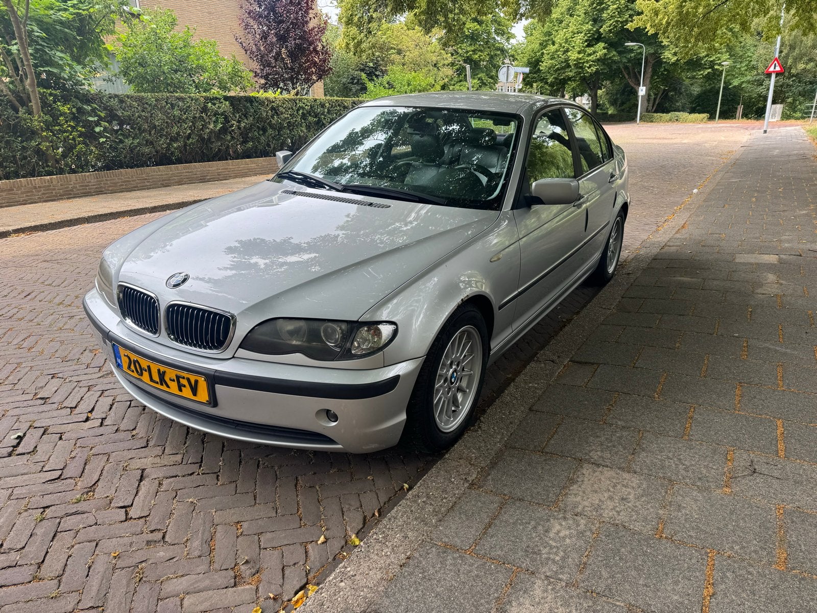 BMW 3-Serie 2.0 I 318 2003 Grijs, Achterwielaandrijving, 1995 cc, Handgeschakeld, Particulier