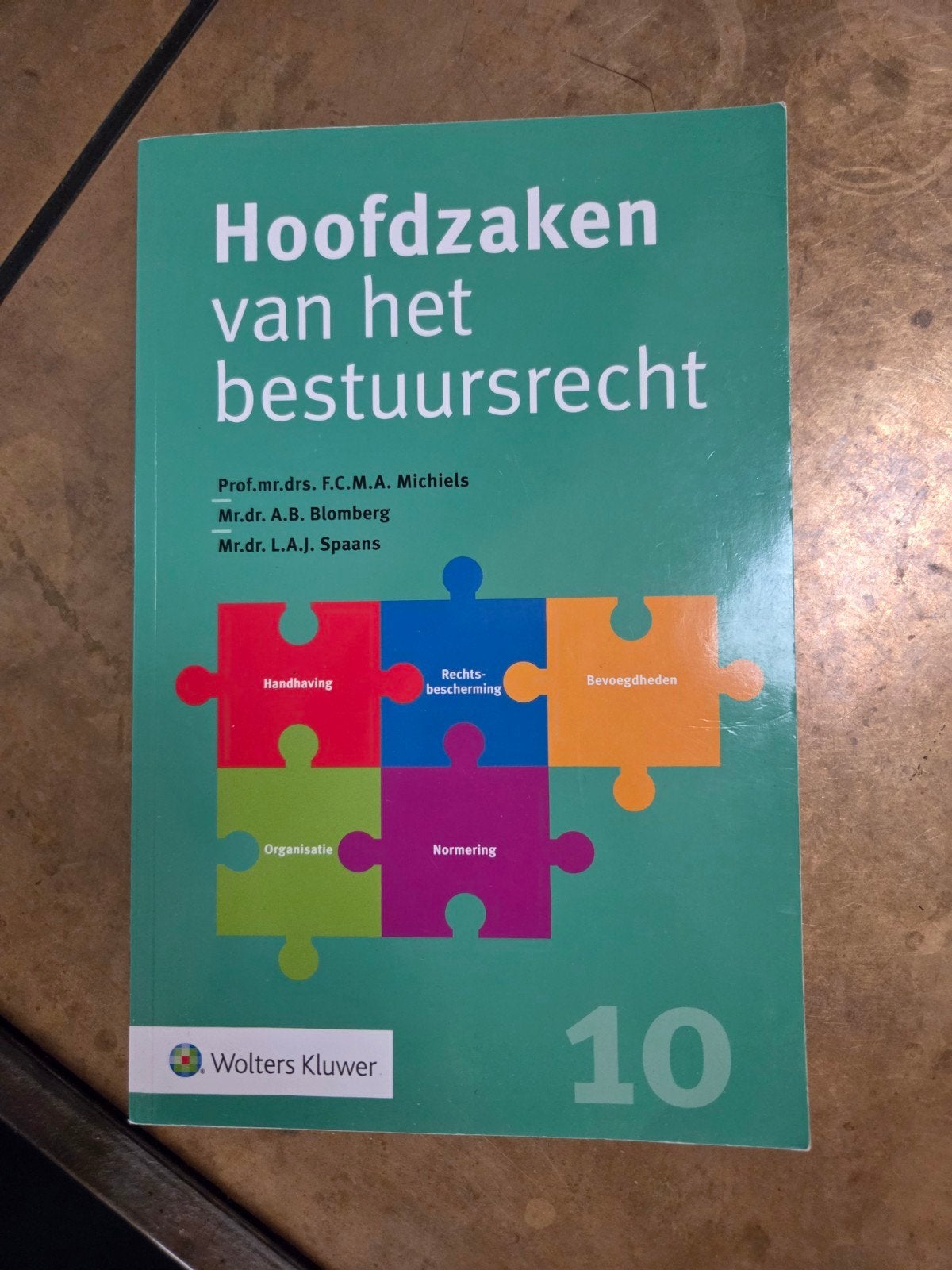 Hoofdzaken van het bestuursrecht - 10e druk, Boeken, Gelezen, F.C.M.A. Michiels, A.B. Blomberg, L.A.J. Spaans, Ophalen of Verzenden