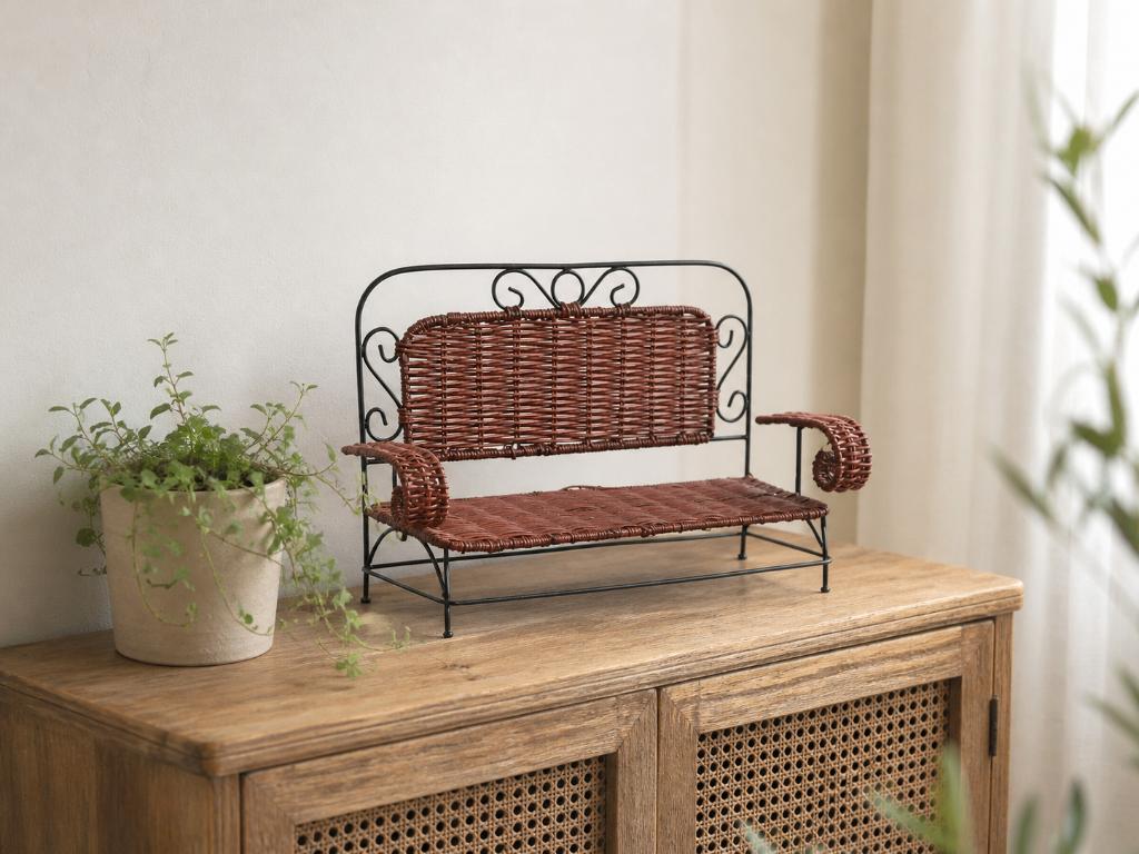 Vintage rotan poppenbankje - brocante rieten bankje, Metaal, Gebruikt, Boho, Decoratieobject